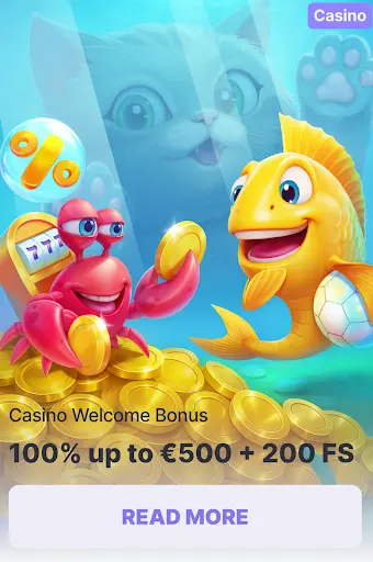 Cangrejo rojo y pez dorado sonrientes bajo el agua, rodeados de monedas de oro y un símbolo de porcentaje, con un gato curioso mirando desde el fondo.